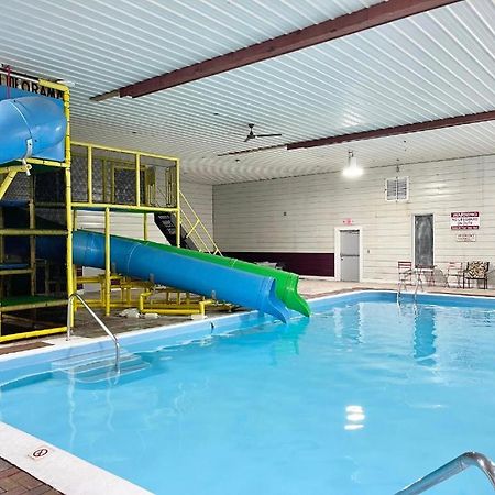 Camp Inn Lodge Au Sable 外观 照片
