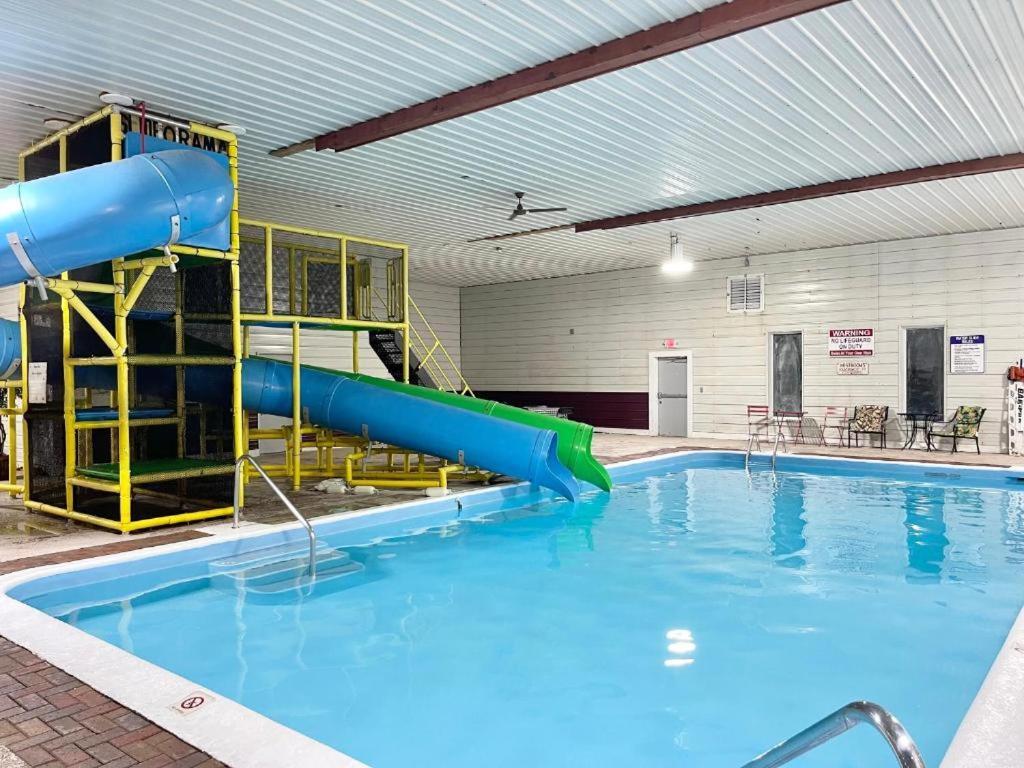 Camp Inn Lodge Au Sable 外观 照片