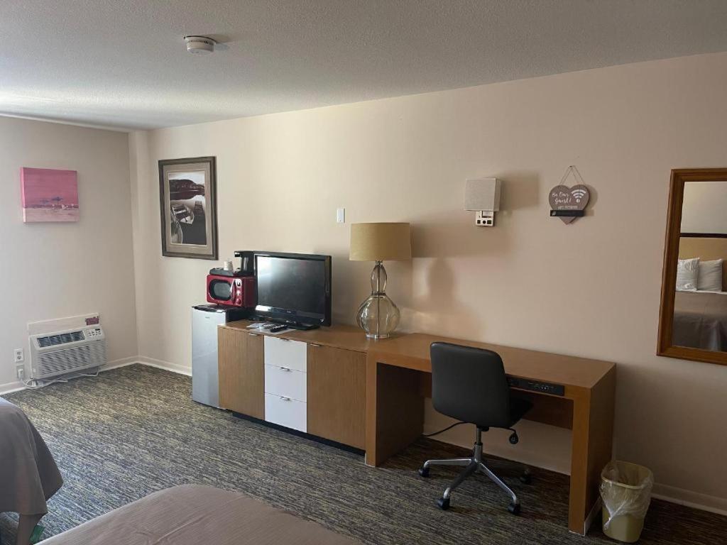Camp Inn Lodge Au Sable 外观 照片