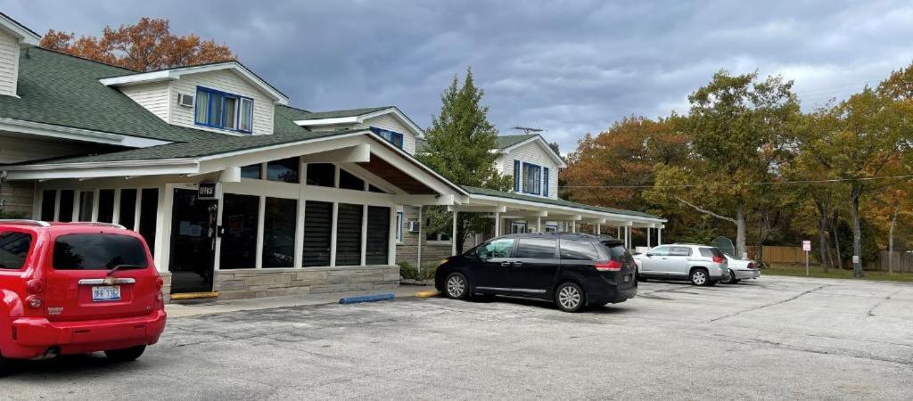 Camp Inn Lodge Au Sable 外观 照片