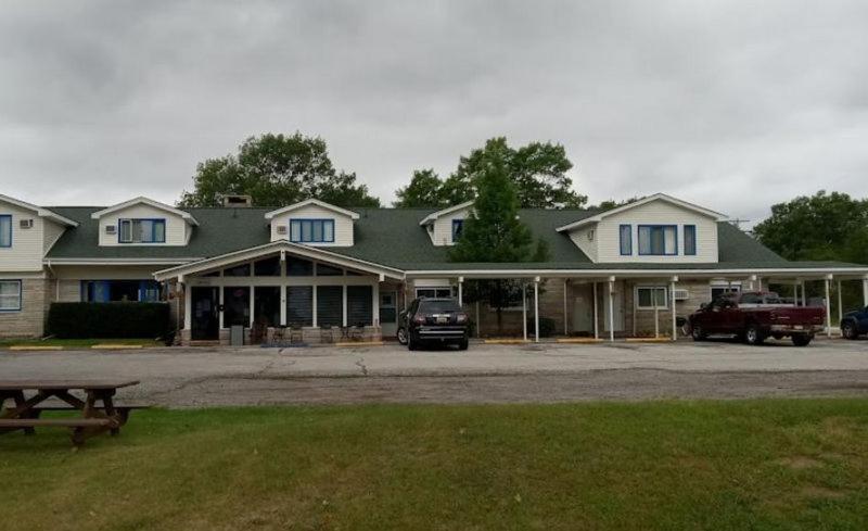 Camp Inn Lodge Au Sable 外观 照片